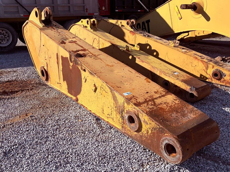 caterpillar-375-image-4