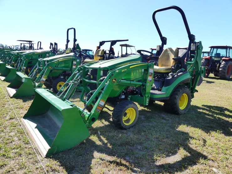 2022-john-deere-1025r-image-2