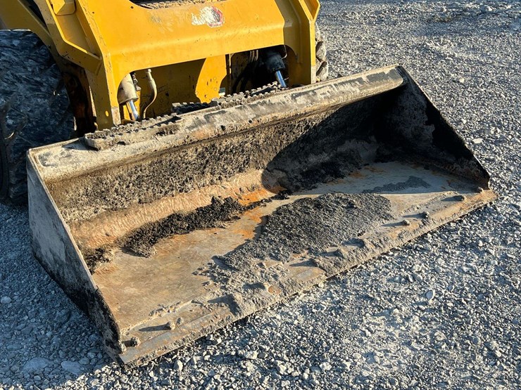 2022-caterpillar-262d3-image-14