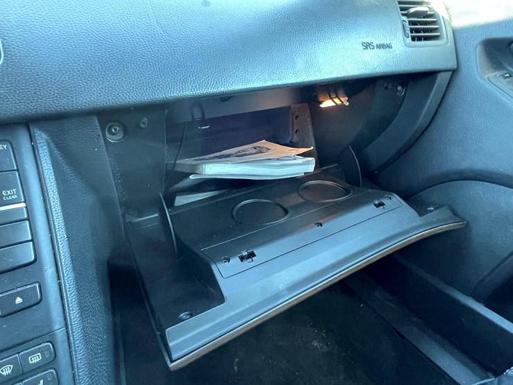 2010-volvo-xc90-image-66