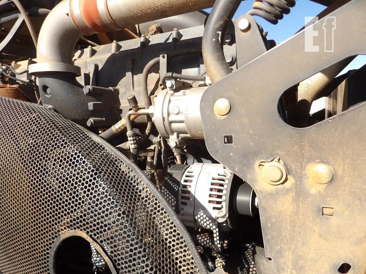 new-holland-t9040-image-26