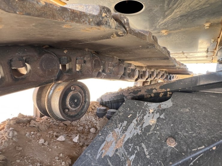 2019-deere-670g-lc-image-28