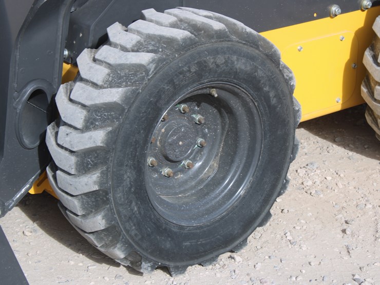 2023-new-holland-l328-image-11