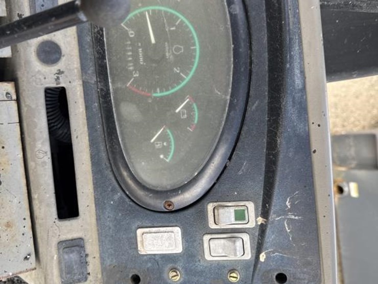 2007-case-570m-xt-image-37