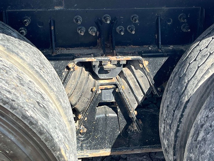 2020-freightliner-122sd-image-30