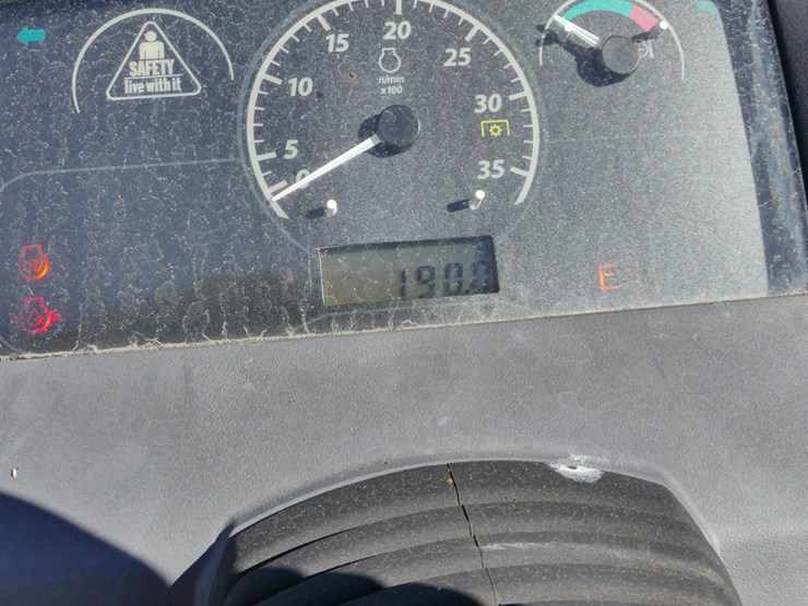 2018-john-deere-1025r-image-13