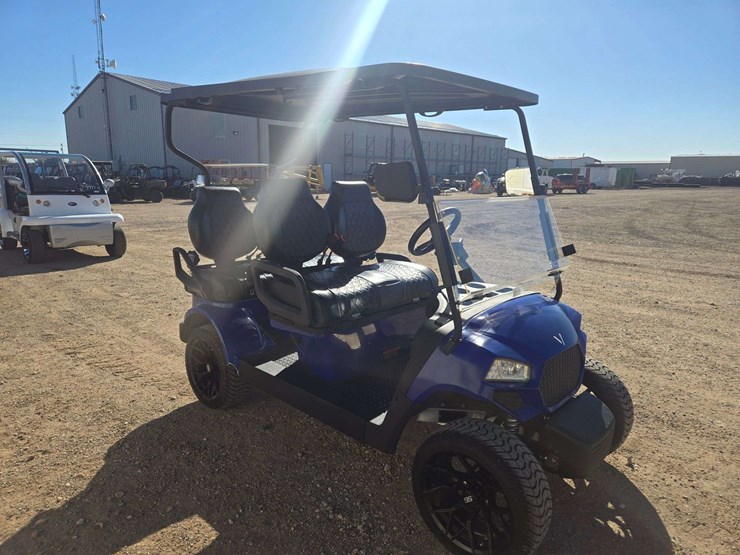 2024-gussi-italia-vivid-ev-peak-4f-lithium-golf-cart-image-2