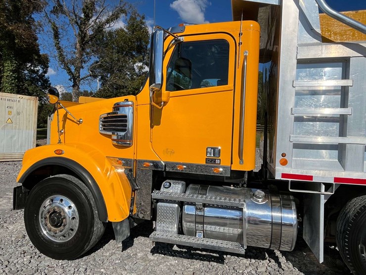 2020-freightliner-122sd-image-23