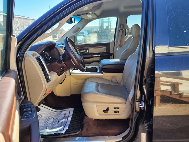 2016-ram-1500-laramie-image-8