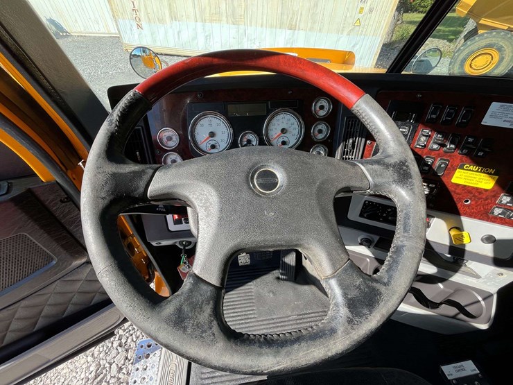 2020-freightliner-122sd-image-73