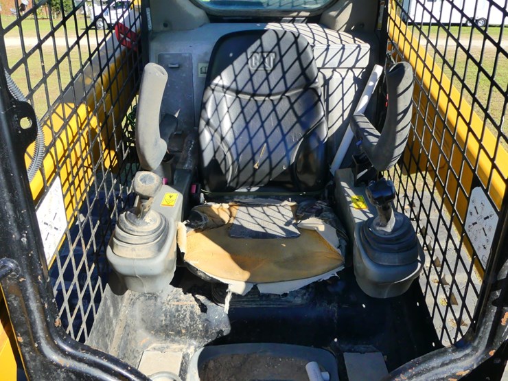 2017-caterpillar-259d-image-12