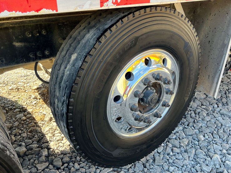 2020-freightliner-122sd-image-15