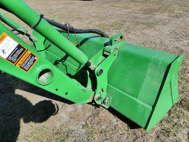 2018-john-deere-4052m-image-10