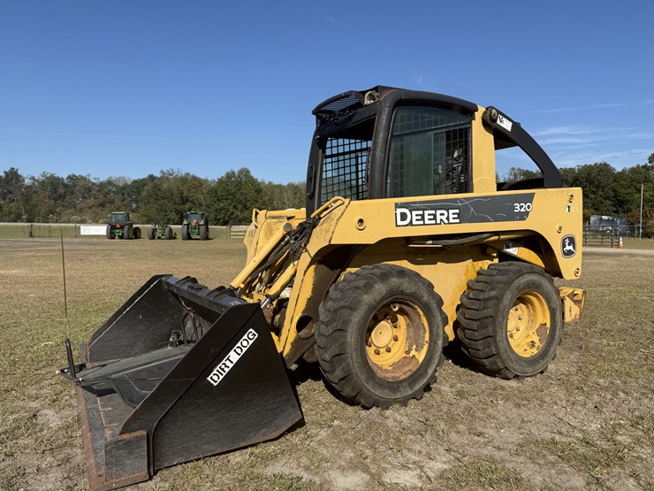 2008-deere-320-image-1
