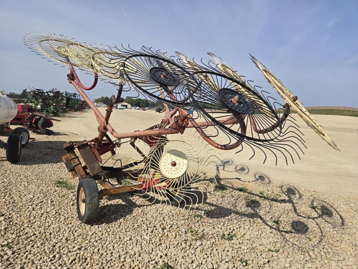 #5835-•-pull-type-10-wheel-v-rake-image-5