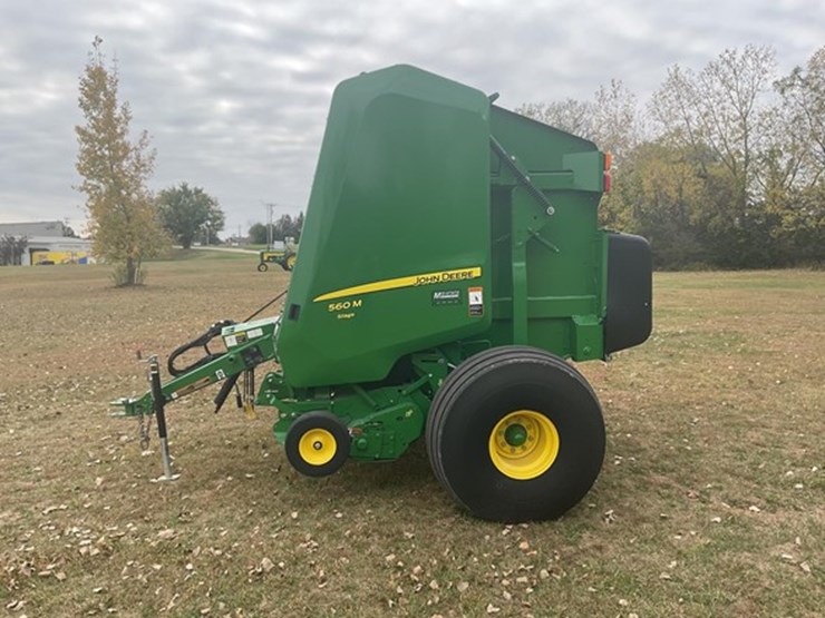 2023-john-deere-560m-image-2
