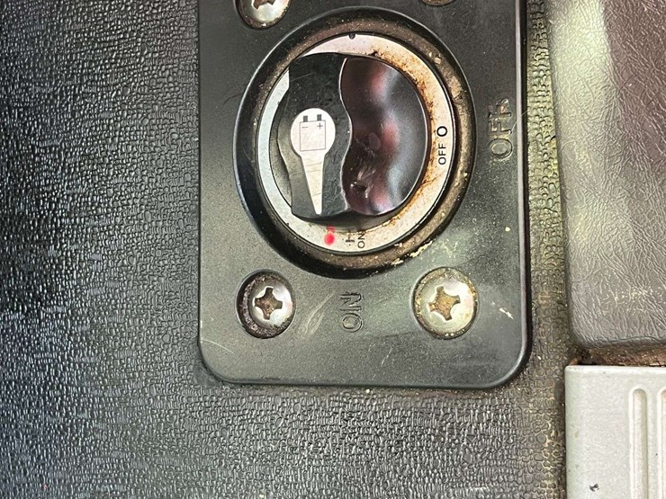 2020-freightliner-122sd-image-66