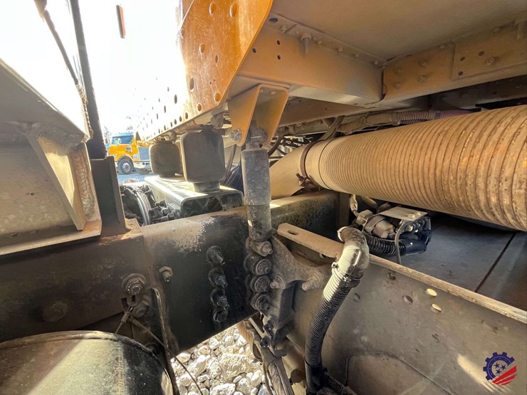 2020-freightliner-122sd-image-46