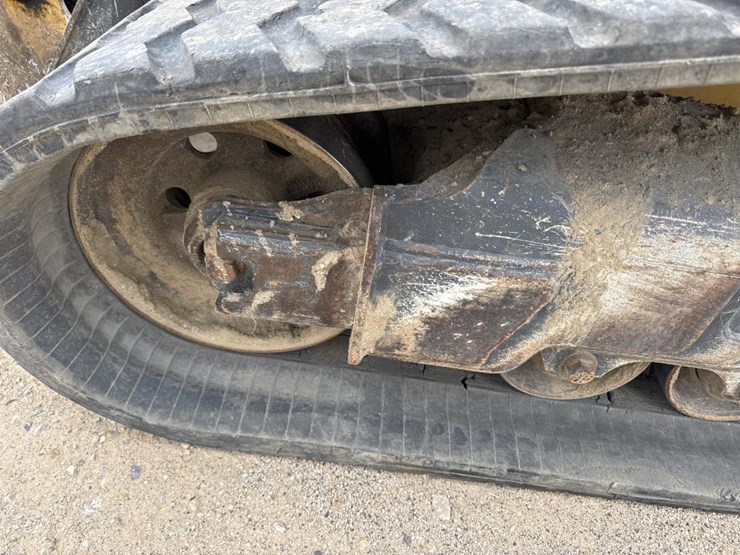 2019-deere-331g-image-43