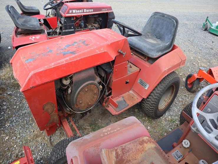 wheel-horse-lawn-&-garden-tractor-image-4