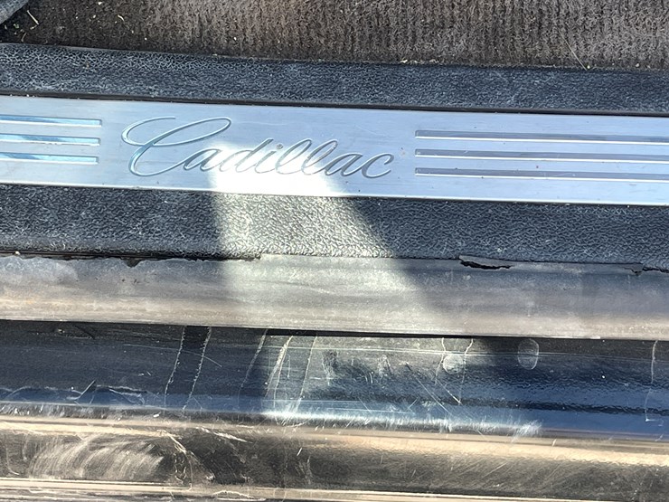 2010-cadillac-escalade-image-52