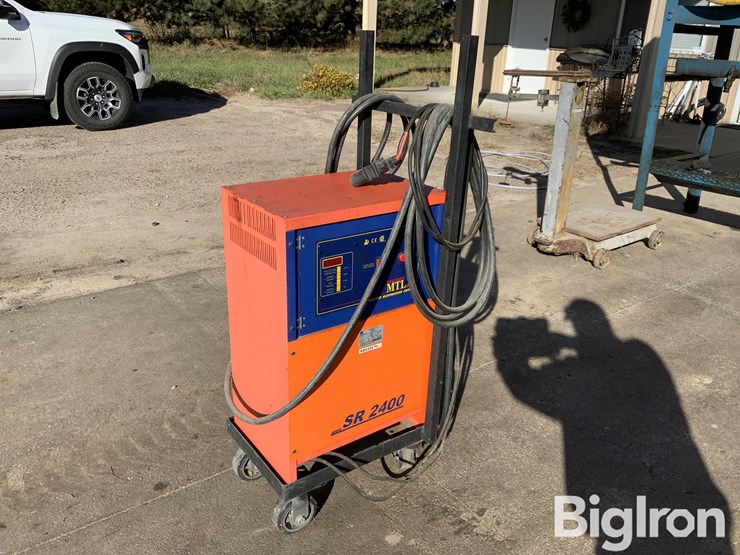 eagletronic-sr2400-mtl-forklift-battery-charger-image-3