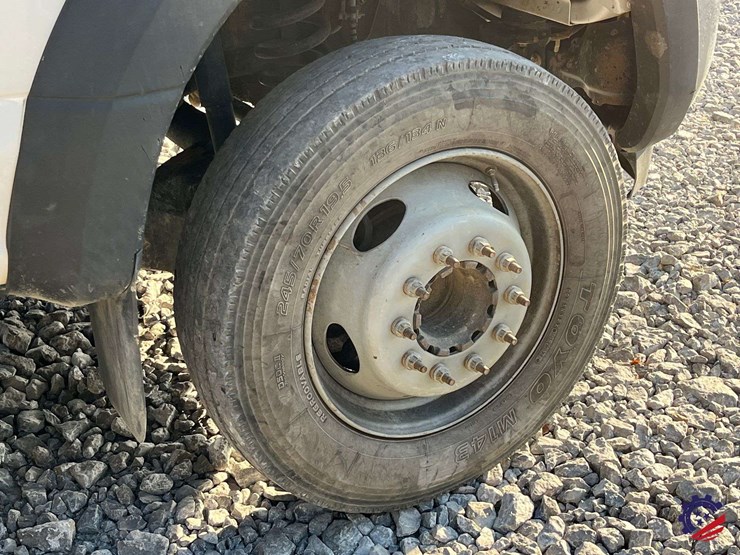 2017-ford-f550-xl-image-10