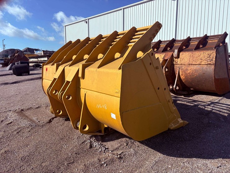 988b-spade-nose-loader-bucket-image-4