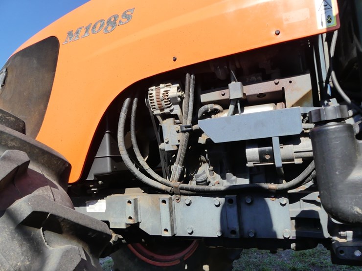 2009-kubota-m108s-image-9