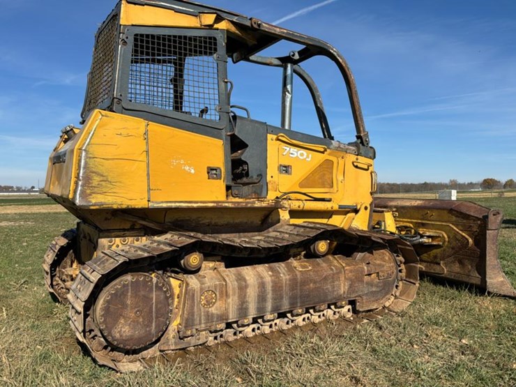 2008-deere-750j-xlt-image-3