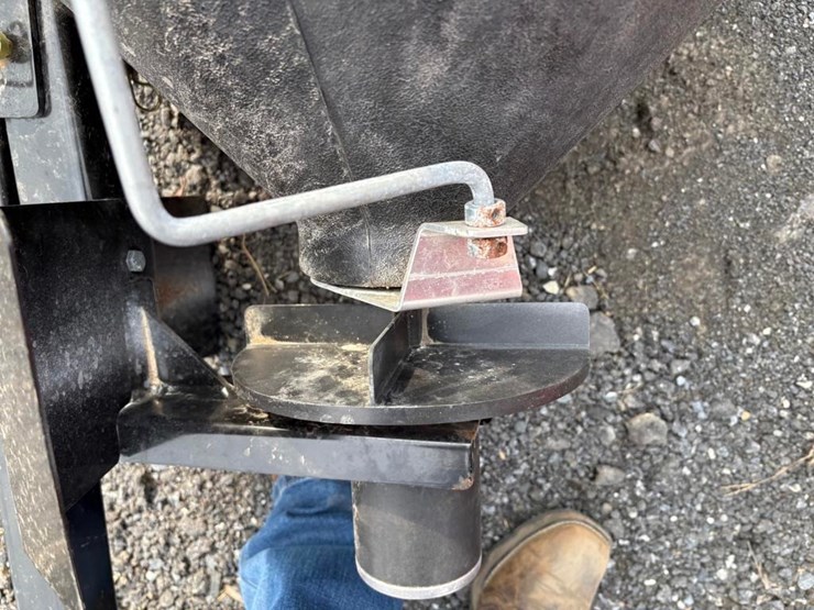 fertilizer-spreader-image-3