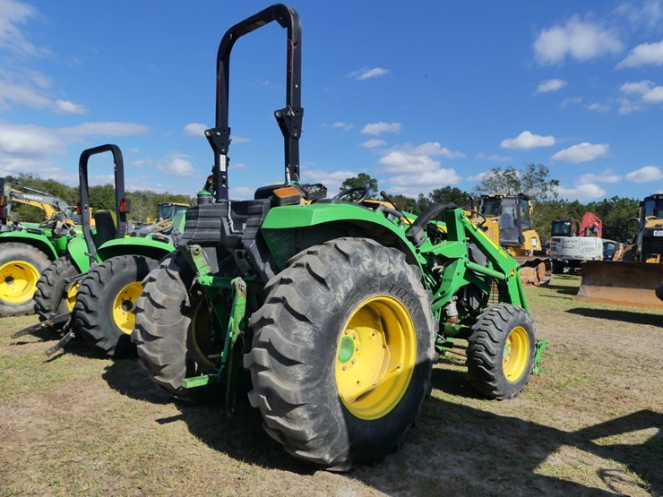2019-john-deere-4044m-image-3