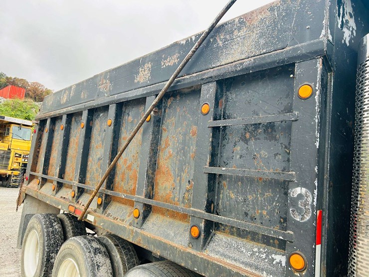 1999-freightliner-tri-axle-dump-truck-image-72