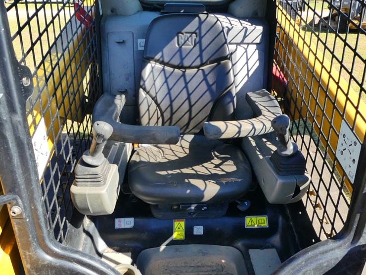 2021-caterpillar-259d3-image-12