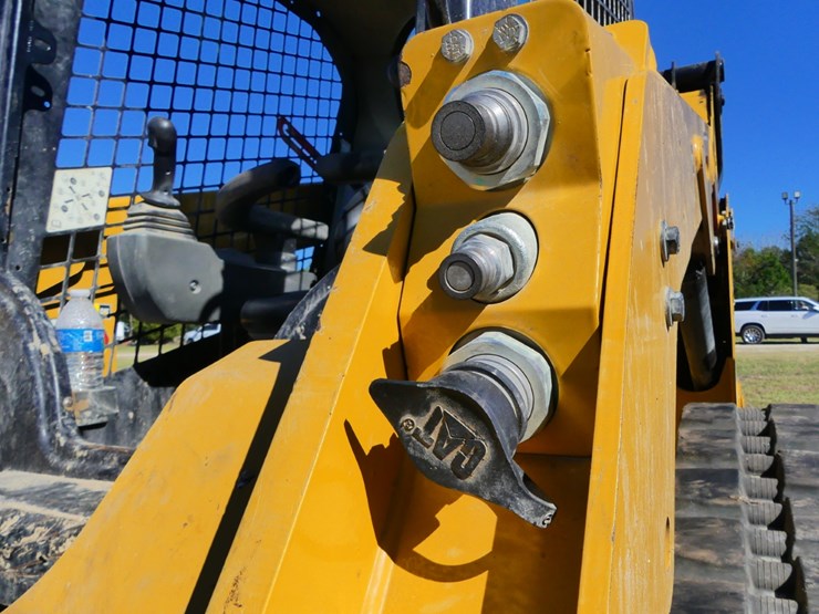 2022-caterpillar-259d3-image-10