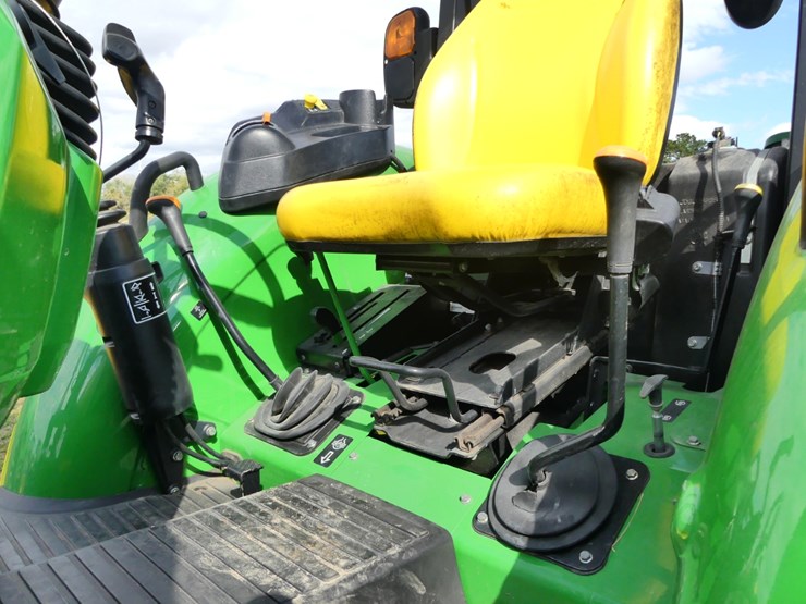 2021-john-deere-5075e-image-14