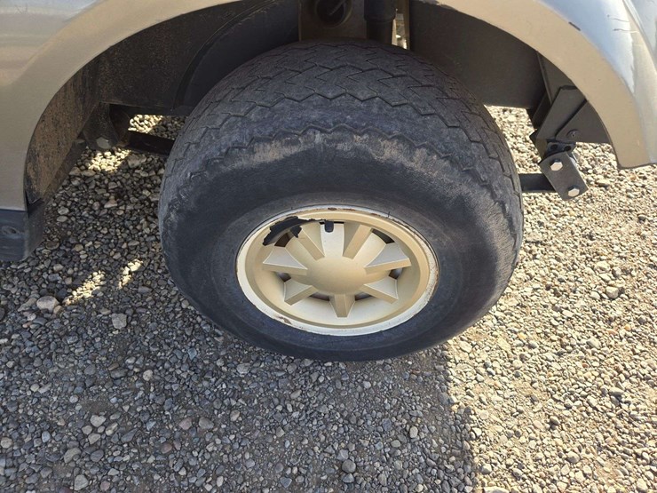 2017-e-z-go-txt-elite-lithium-golf-cart-image-5