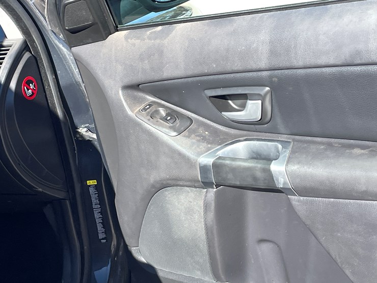 2010-volvo-xc90-image-73