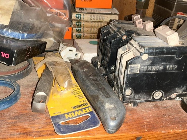 #753-•-grinder-stones,-spider-gauge,-bearings-and-miscellaneous-parts-image-2