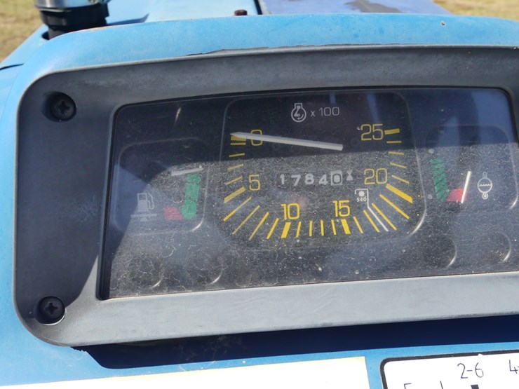 new-holland-3930-image-13