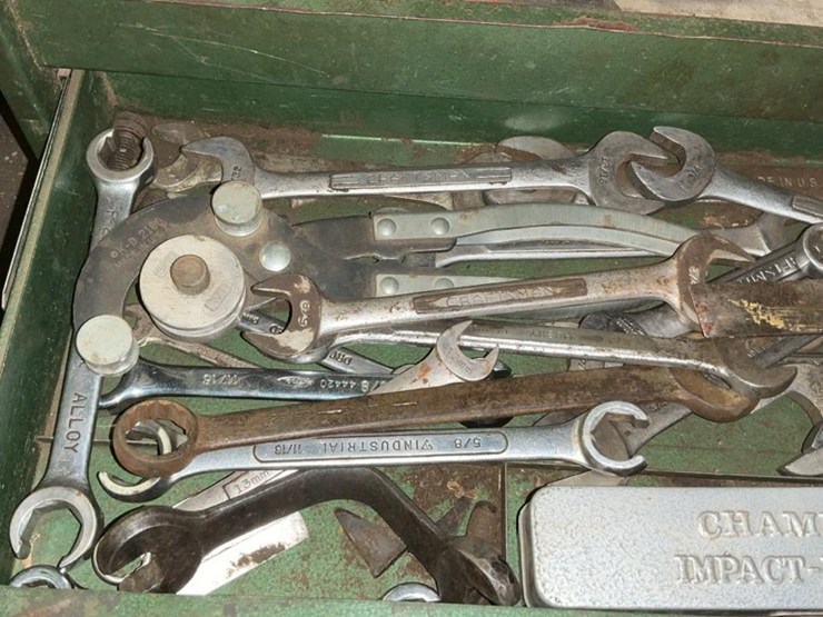 #108-•-miscellaneous-sockets,-wrenches,-and-assorted-tools-image-11