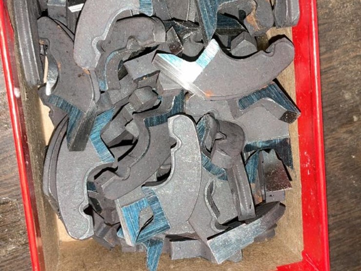 #753-•-grinder-stones,-spider-gauge,-bearings-and-miscellaneous-parts-image-26