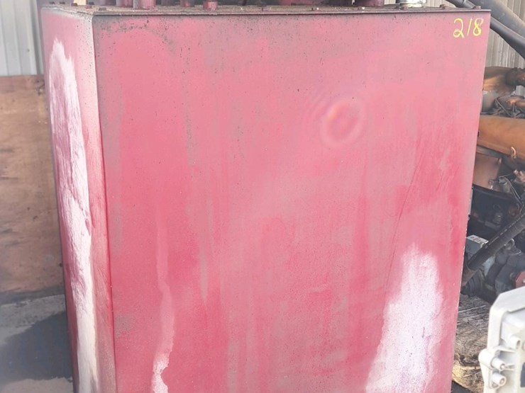 #218-•-2-hydraulic-tanks-image-6