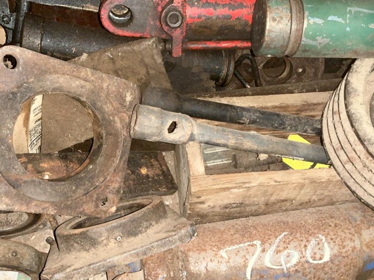 #760-•-pulleys,-cylinders,-and-assorted-parts-image-12