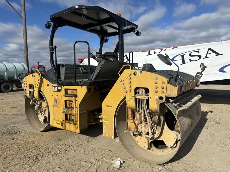 caterpillar-cb64b-image-3