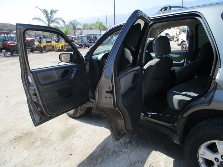 2005-ford-escape-xlt-image-12