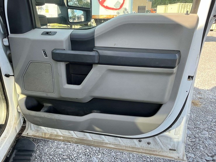 2017-ford-f550-xl-image-57