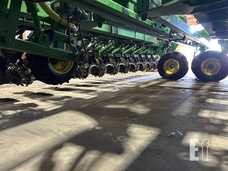 2014-john-deere-db60-image-50