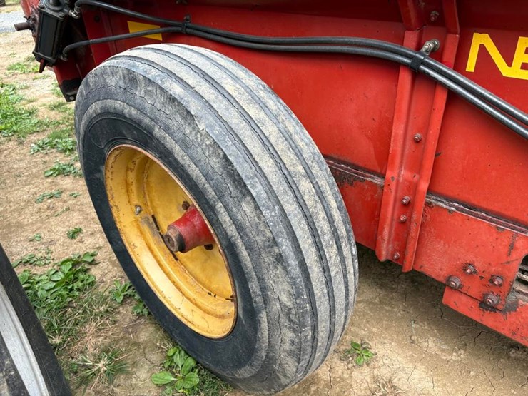 new-holland-165-image-5