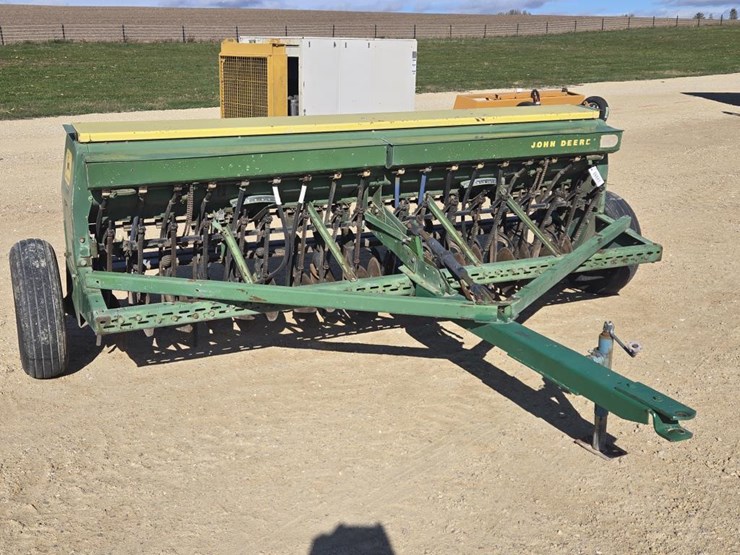 john-deere-8100-image-11